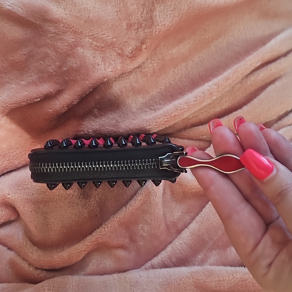 Christian Louboutin. Heart Loubiposh Valentines Black. - Picture 3 of 8